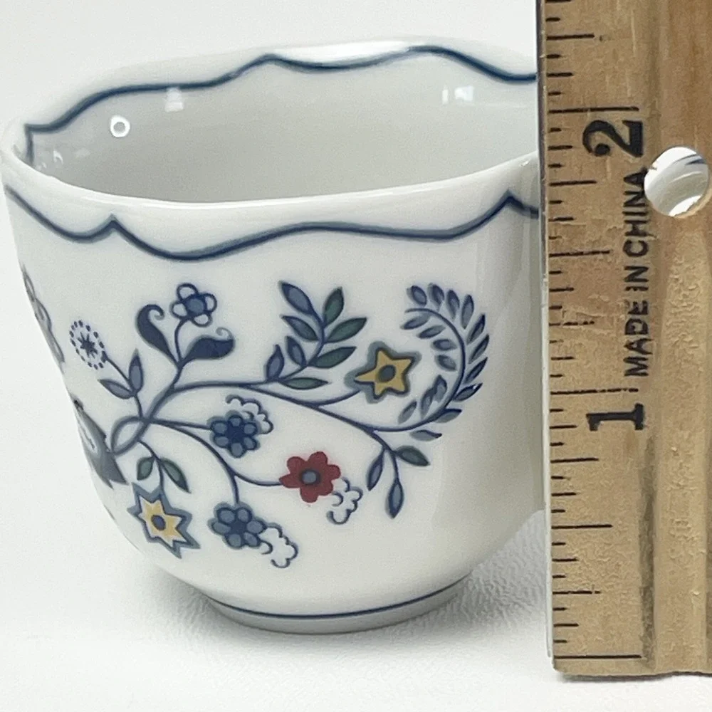 Vintage 1984 Avon European Tradition The Netherlands Demitasse Blue & White Cup
